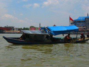 Cara Paling Asyik Menikmati Sungai Musi