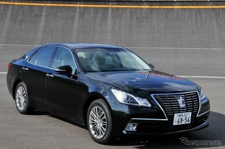 Menjajal Kemewahan Toyota Crown Terbaru