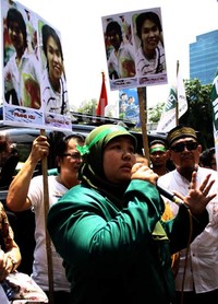 Dalam aksi tersebut, Anton Medan membawa massa sekitar 30 orang. Ramses/detikFoto.