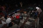Korban Kebakaran Evakuasi Harta Benda