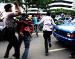 Pendemo di KPK Kocar-kacir Dibubarkan Polisi