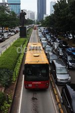 Bus Trans Jakarta Solusi Atasi Kemacetan