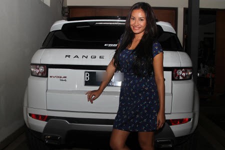 Wow! Ultah ke-27, Shinta Bachir Dapat Mobil & Jam Tangan Mewah