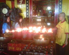 Klenteng Kwan Sing Bio Tuban Bersolek Jelang Imlek