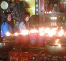 Klenteng Kwan Sing Bio Tuban Bersolek Jelang Imlek
