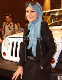 Saking cintanya terhadap Jeep, bahkan ketika liburan ke luar negeri dia menyewa mobil Jeep.