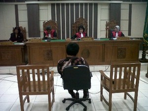 Waka DPRD Jateng Nonaktif Dibui 3 Tahun karena Korupsi, Istri Menangis