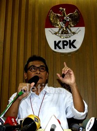 Juru bicara KPK Johan Budi mengatakan, RZ jadi tersangka sejak tanggal 8 Februari 2013. Ramses/detikFoto.