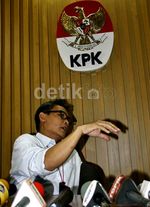 Gubernur Riau Rusli Zainal Ditetapkan Jadi Tersangka