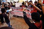 Mahasiswa Tuntut KPK Periksa Gubernur Nur Alam