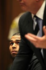 Chris Brown Kembali ke Persidangan