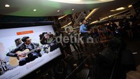 Pada kesempatan ini pula ia memanfaatkan momentum sebagai tanda peluncuran album terbaunya 'Realize' Jumat (8/2/2013).