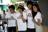 Acara tersebut juga menandai diluncurkannya single terbaru mereka yang berjudul 'Cinta Butuh Waktu'.