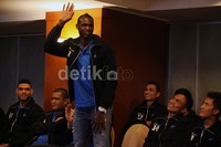 Dibayar 15.000 dolar AS, Raydel Poey Romero merupakan pemain asing termahal di Turnamen Volly Proliga 2013.