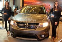 Dodge Journey 2013 FLC tersedia dalam 3 pilihan model. Dodge Journey SXT (dengan head unit 4.3 inchi), Dodge Journey SXT Luxury (yang dilengkapi head unit 8.4 inchi) dan Dodge Journey SXT.  Mobil ini dijual mulao Rp 488 juta sampai Rp 565 juta.
