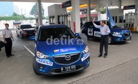 Presdir PT Mazda Motor Indonesia Keizo Okue melepas rombongan jurnalis yang akan menjajal keiritan Mazda CX-5 dengan rute Jakarta-Bali di SPBU Shell Gatot Subroto, 4 Februari lalu. Ada 7 mobil yang dilepas.
