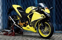  Honda CBR250R milik Raymond Suyanto dimodifikasi ala Bumblebee. (dok Ariawan).