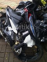 Tabrak 8 Motor, Avanza Dibakar