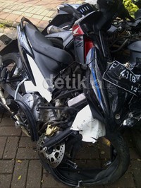Akibat ditabrak, kedelapan motor tersebut ringsek. Rina Atriana/detikcom.