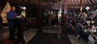 Menurut SBY, segala keputusan kebijakan dan tindakan partai akan ditentukan dan dikendalikan langsung oleh Majelis Tinggi. Dan SBY akan mengeluarkan langsung keputusan-keputusan penting partai. Abror Rizki/Setpres.