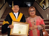 JK didampingi ibu Mufidah Kalla. (dok JK)