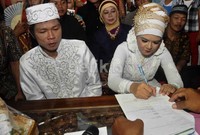     Akad nikah digelar di rumah CC, Bandar Lampung, Sabtu (9/2/2013). Fakhmi Kurniawan/detikFoto.