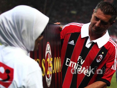Milan Glorie Vs Indonesian All Star Berujung Amal