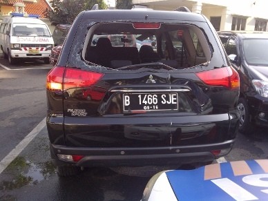 Byur! Pajero Nyemplung ke Kolam Bundaran HI