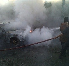 Diduga Korsleting, Mobil BMW Hangus Terbakar