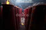 Umat Konghucu Khusyuk Berdoa