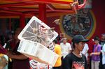 Warga Tionghoa Rayakan Imlek di Vihara Dharma Bakti