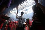 Warga Tionghoa Rayakan Imlek di Vihara Dharma Bakti