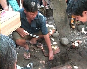 Sesosok Janin Ditemukan Terkubur di Belakang Rumah