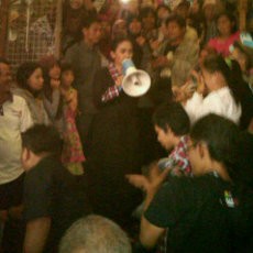 Kampanye di Indramayu, Rieke Datangi Korban TKI dan Pasar