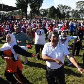 Kampanye Hari Ketiga, Cagub Aher Senam bersama Warga di Pangalengan