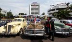 Puluhan Mobil Klasik Mejeng di Kemenpora