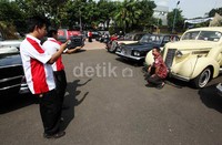 Kalau sudah ada mobil klasik enaknya foto-foto.
