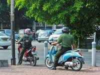 Jalan pintas ala pegawai. (Foto: Adityo Ramadhan Dharmanto).
