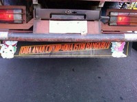 Foto ini saya ambil dengan penuh perjuangan, sepanjang lebih 5 km saya membuntutinya. Akhirnya terima kasih saya kepada kereta Lodaya yang telah menghentikan truk ini di perlintasan KA. (Foto: Nitya Raharjanta).