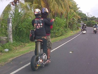 Naik Motor Berdiri dari Surabaya-Denpasar