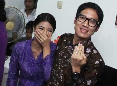 Saat Desta Bertunangan dengan Natasha Rizki yang Beda Usia 16 Tahun