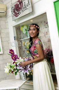 Single terbaru Alika yang akan diproduksi berjudul 'Cinta kan Bertahan'.