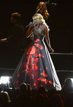 Penampilan Memukau Carrie Underwood