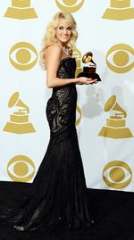 Penampilan Memukau Carrie Underwood