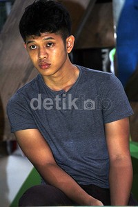 Ilman, keyboardist baru Maliq & d'Essentials yang membuat band pelantun 'Penasaran' itu tetap berjiwa muda. Ayya/detikFoto.