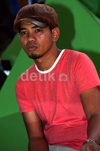 Jawa tampil dibalut kaus pink. Ayya/detikFoto.