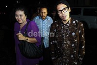 Desta bersama keluarganya membawa seserahan sekaligus perkenalan. Ayya/detikHOT.