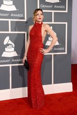 10 Gaun Terseksi di Grammy 2013