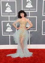 10 Gaun Terseksi di Grammy 2013
