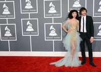 Ia hadir bersama Kimbra. Jason Merritt/Getty Images.